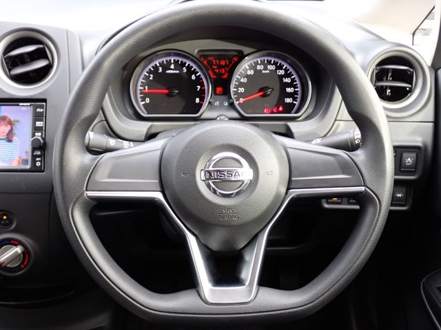 Nissan NOTE 2018-10 6890-11