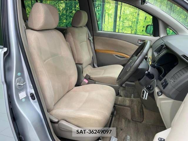 Toyota ISIS 2006-06 247534-7