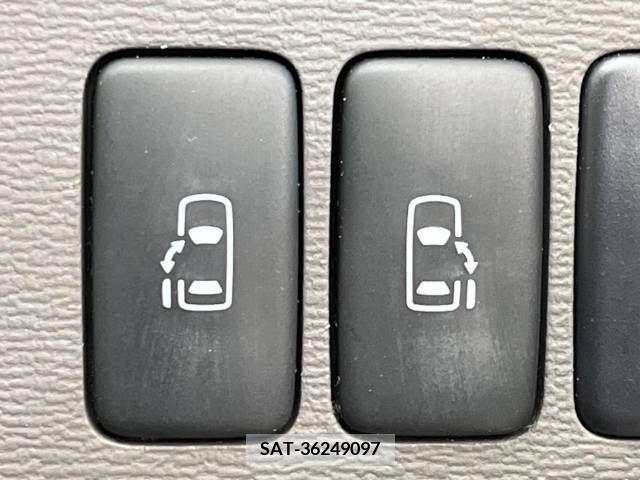 Toyota ISIS 2006-06 247534-2