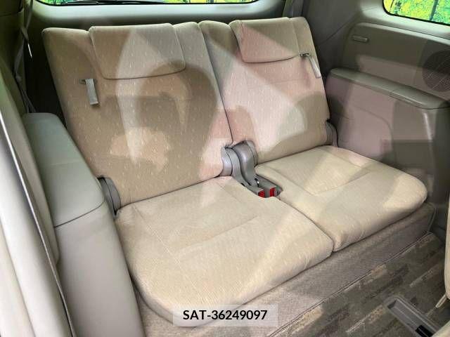 Toyota ISIS 2006-06 247534-9