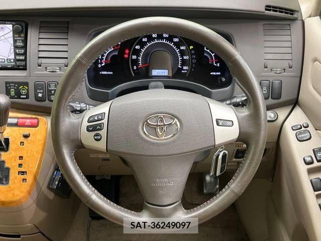 Toyota ISIS 2006-06 247534-11