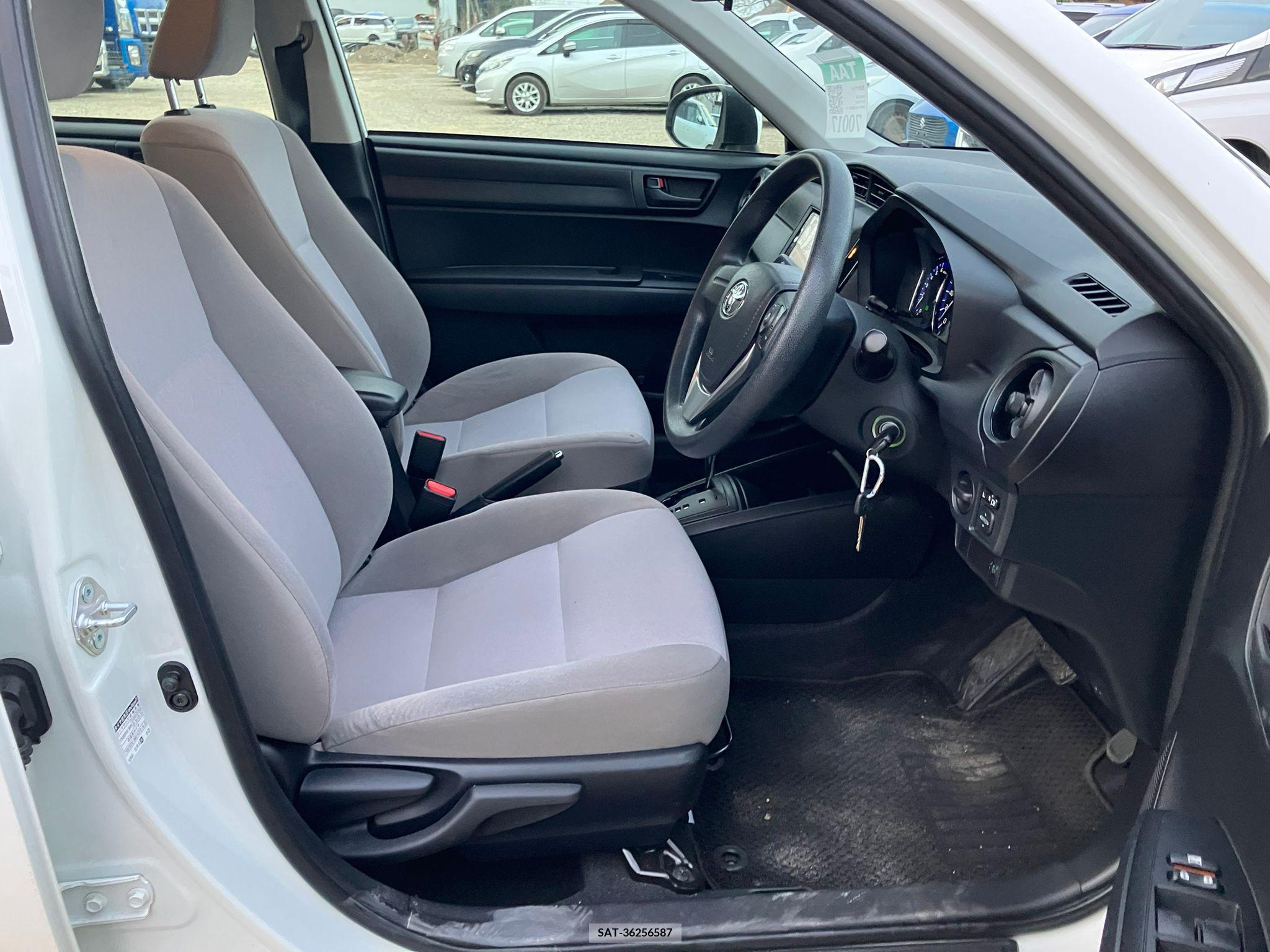 Toyota COROLLA AXIO 2017-03 258290-8