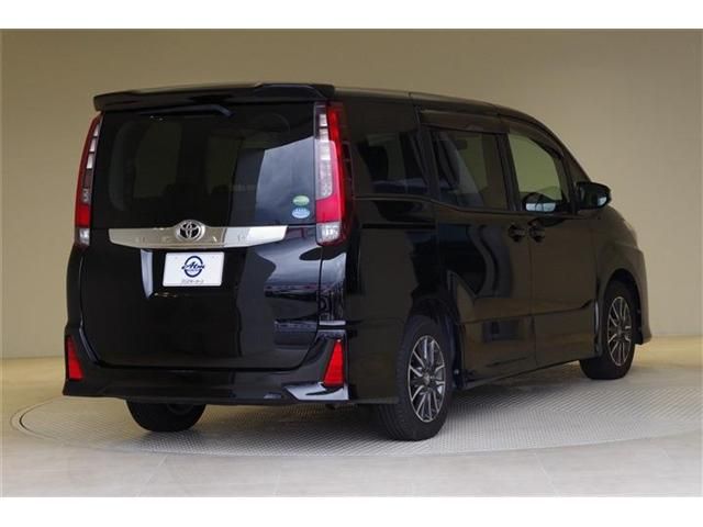 Toyota NOAH 2014-10 7930-6