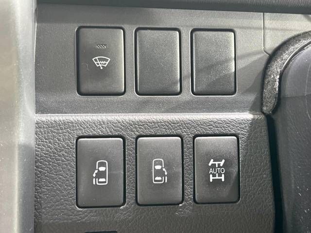 Toyota VOXY 2013-10 188756-3