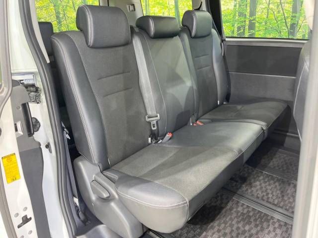 Toyota VOXY 2013-10 188756-9