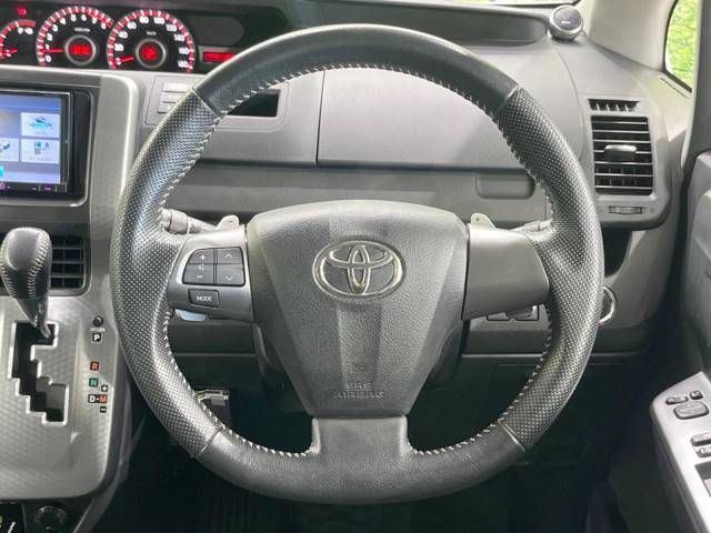Toyota VOXY 2013-10 188756-11
