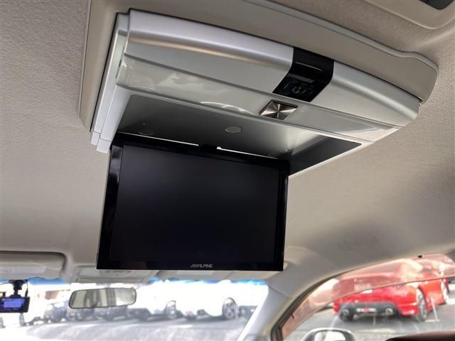 Nissan ELGRAND 2012-03 652-3