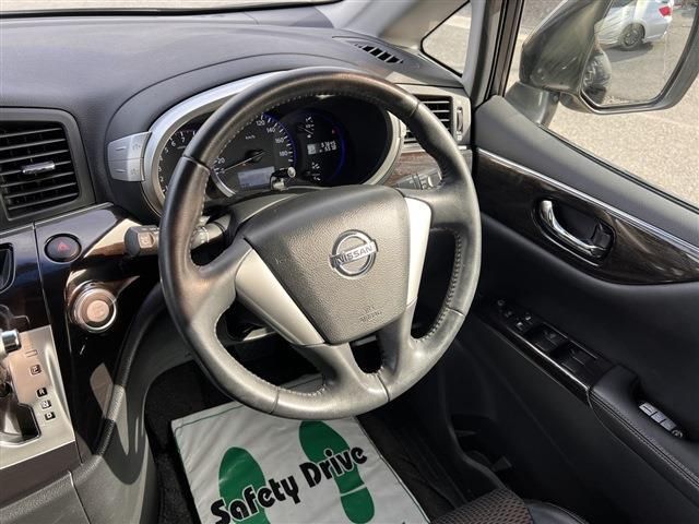 Nissan ELGRAND 2012-03 652-10