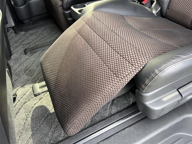 Nissan ELGRAND 2012-03 652-16