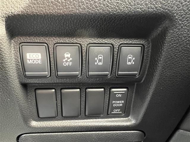 Nissan ELGRAND 2012-03 652-11