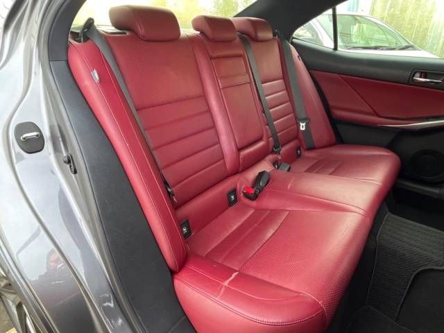 Lexus IS 2015-10 26834-10