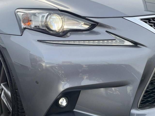 Lexus IS 2015-10 26834-13