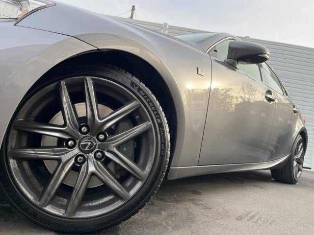 Lexus IS 2015-10 26834-12