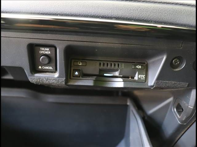 Toyota CROWN SEDAN 2020-04 182404-7
