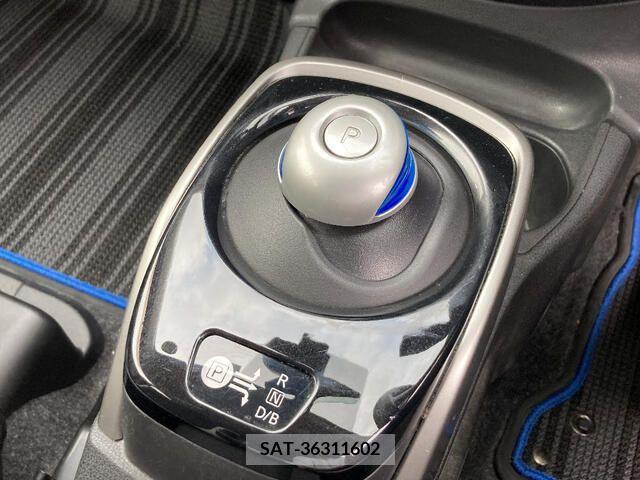 Nissan NOTE 2017-03 279937-5