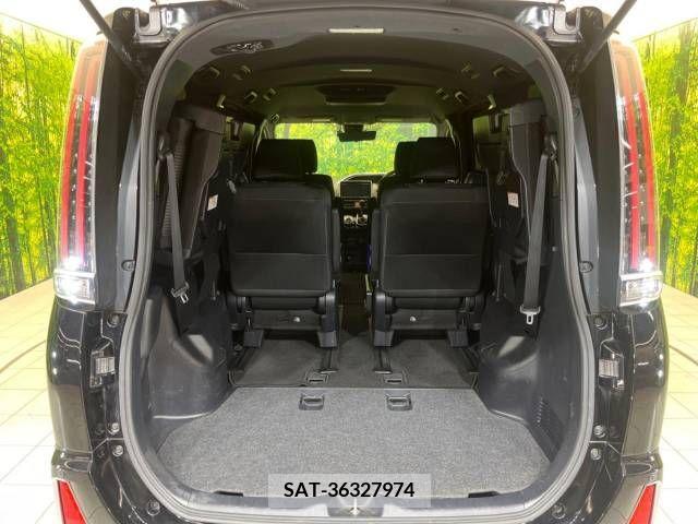 Toyota NOAH 2018-01 365101-11