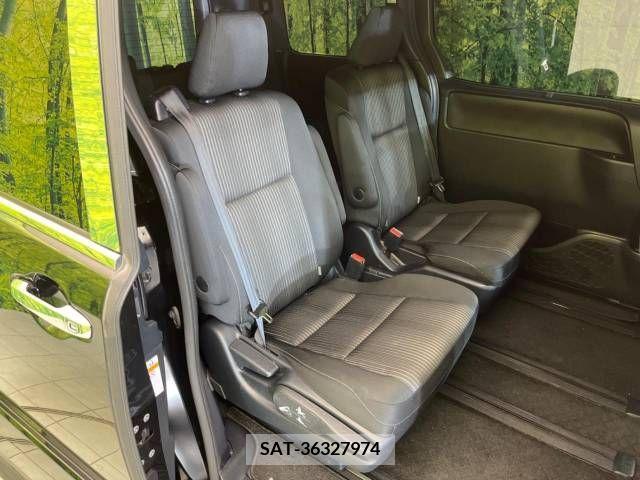 Toyota NOAH 2018-01 365101-9