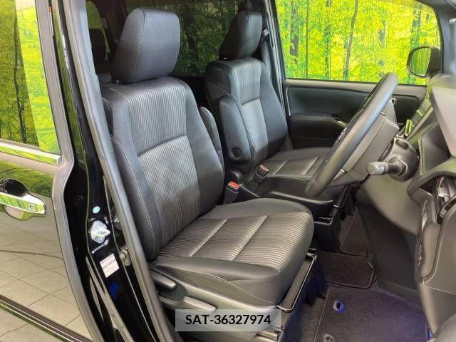 Toyota NOAH 2018-01 365101-8