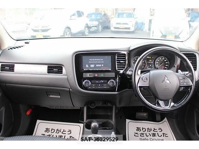 Mitsubishi OUTLANDER 2016-08 216695-15