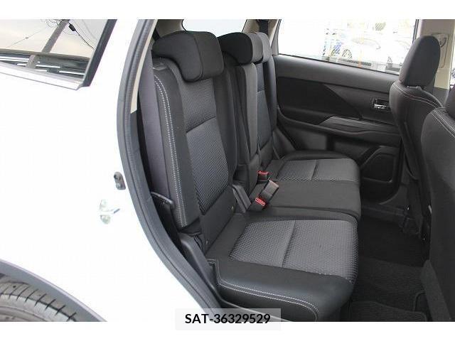 Mitsubishi OUTLANDER 2016-08 216695-13
