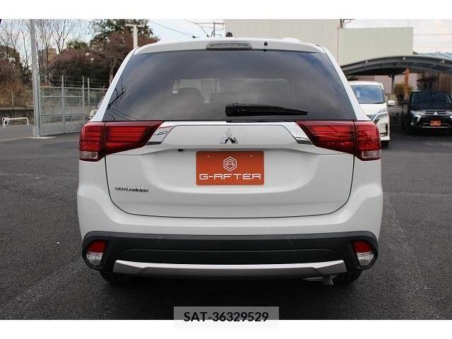 Mitsubishi OUTLANDER 2016-08 216695-7