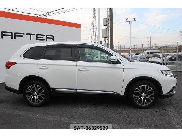 Mitsubishi OUTLANDER 2016-08 216695-6
