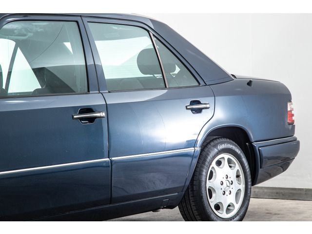 Mercedes Benz E-CLASS 1995-06 2154-8