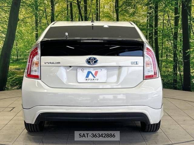 Toyota PRIUS 2013-03 366597-15