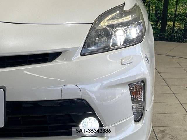 Toyota PRIUS 2013-03 366597-12