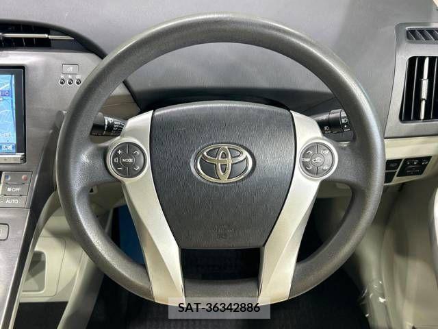 Toyota PRIUS 2013-03 366597-11