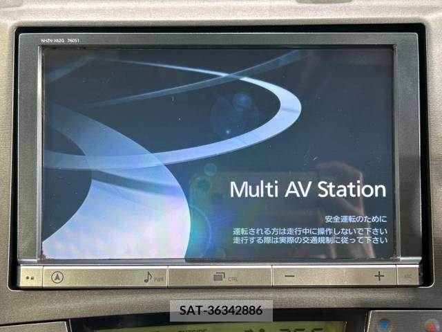 Toyota PRIUS 2013-03 366597-3