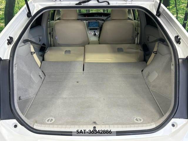 Toyota PRIUS 2013-03 366597-10