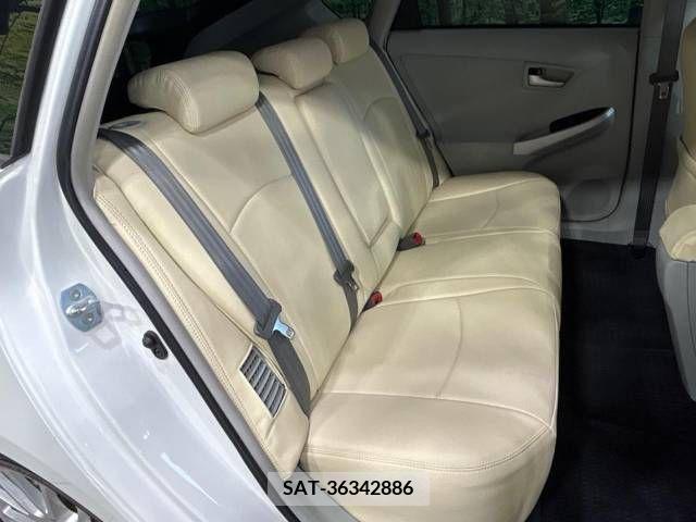 Toyota PRIUS 2013-03 366597-9