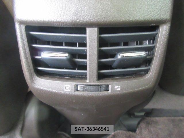 Lexus HS 2013-06 275337-19