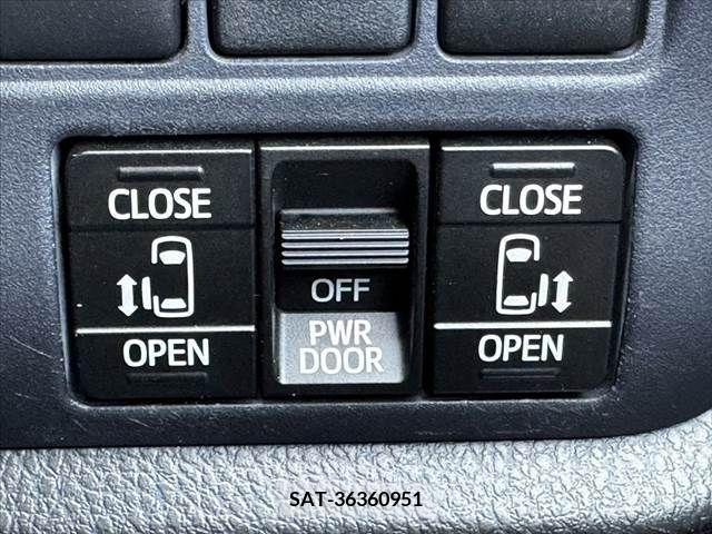 Toyota VOXY 2014-10 289306-4