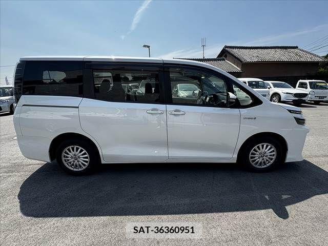 Toyota VOXY 2014-10 289306-10