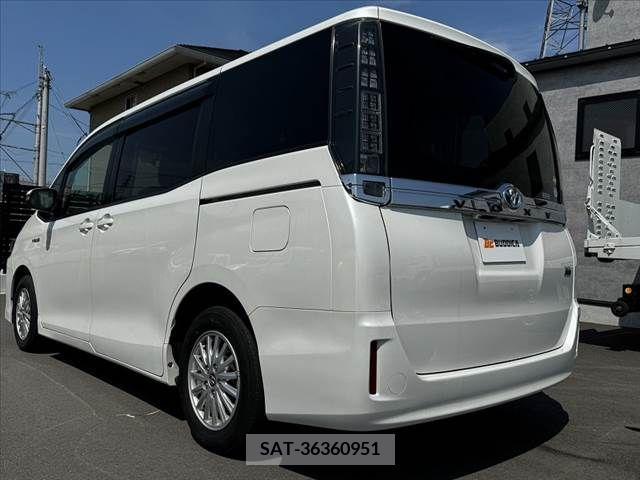 Toyota VOXY 2014-10 289306-11