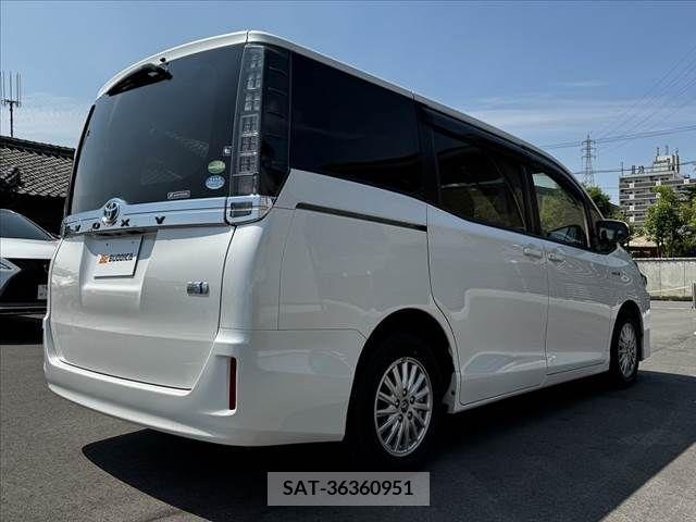Toyota VOXY 2014-10 289306-13
