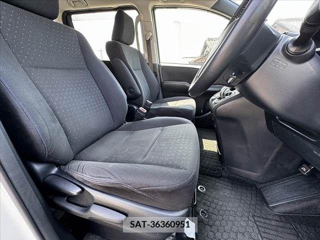 Toyota VOXY 2014-10 289306-14
