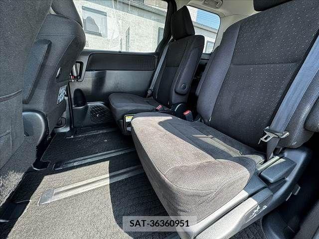 Toyota VOXY 2014-10 289306-17