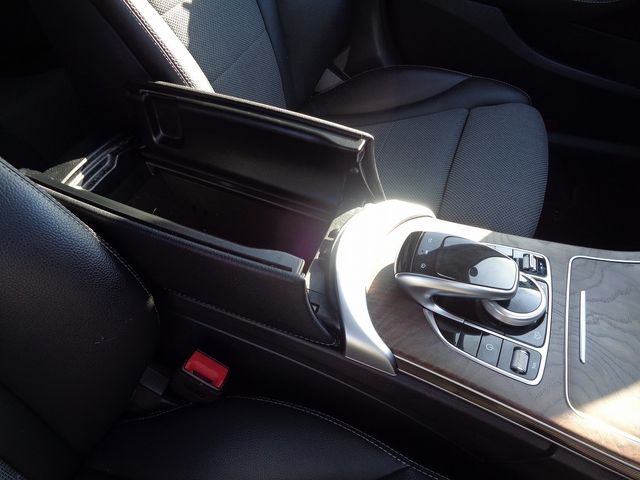 Mercedes Benz C-CLASS 2019-04 21819-14