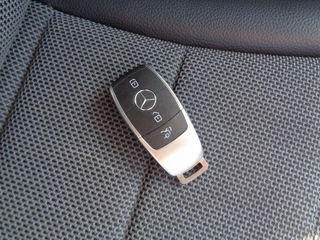 Mercedes Benz C-CLASS 2019-04 21819-26