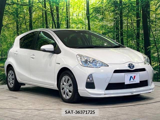 Toyota AQUA 2012-03 313942-16