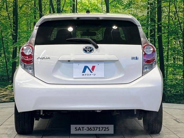 Toyota AQUA 2012-03 313942-15
