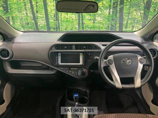 Toyota AQUA 2012-03 313942-1