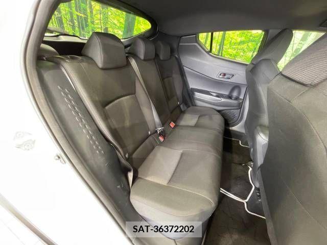 Toyota C-HR 2018-03 245526-10