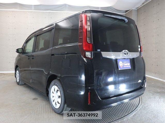 Toyota NOAH 2014-11 372734-24