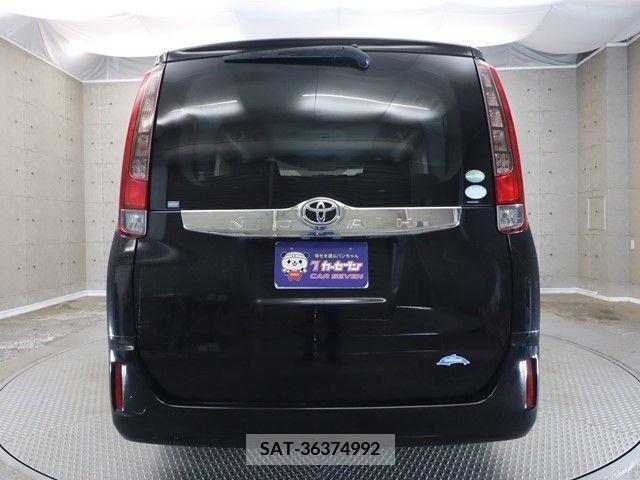Toyota NOAH 2014-11 372734-23