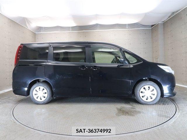 Toyota NOAH 2014-11 372734-22