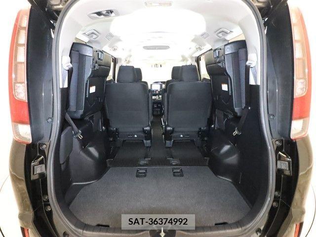 Toyota NOAH 2014-11 372734-9